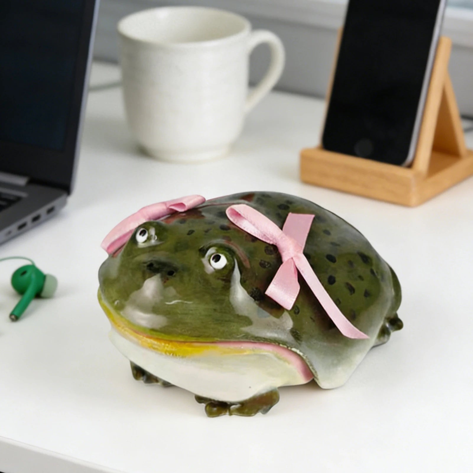 Frog Airpods Case 🐸 | Take Your AirPods From Frog's Mouth