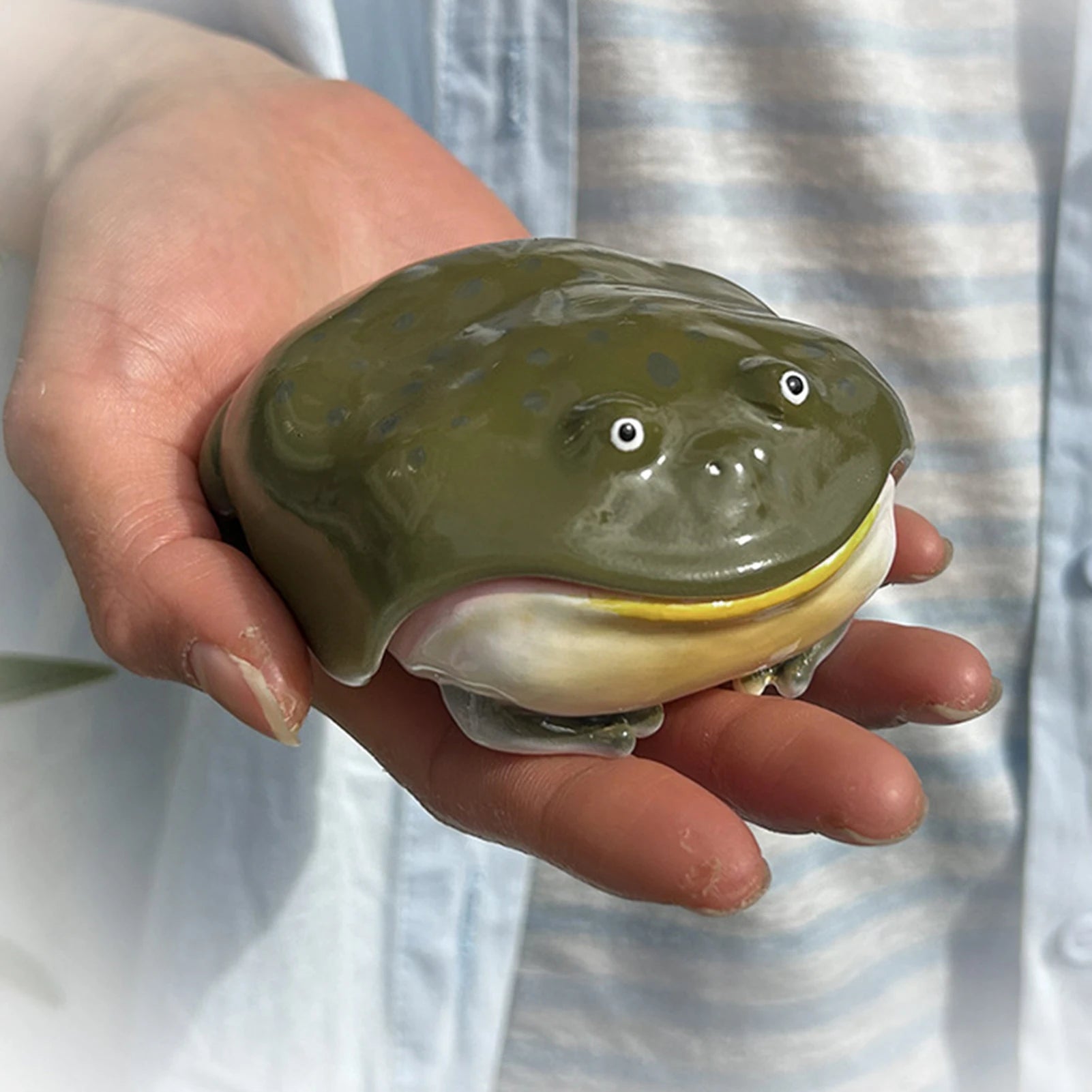 Frog Airpods Case 🐸 | Take Your AirPods From Frog's Mouth